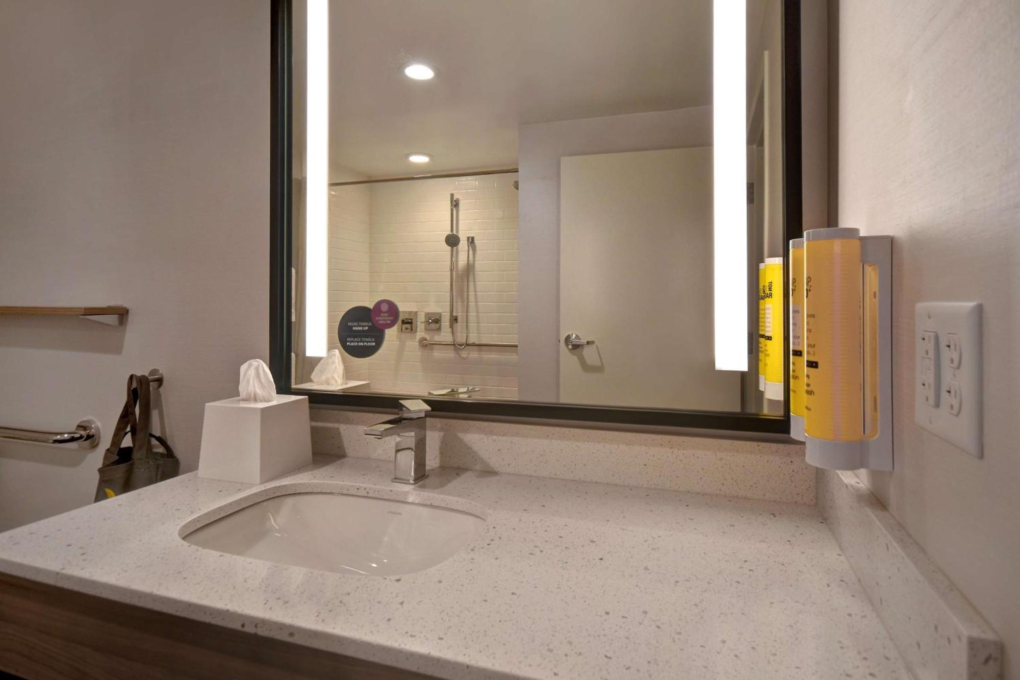 Tru By Hilton Manchester Downtown Esterno foto